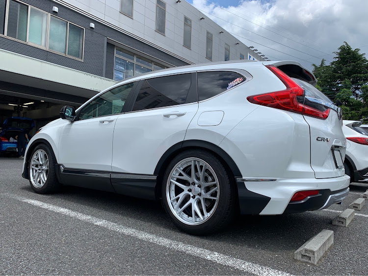 CR-Vのホイールお披露目・ホイールナット交換・ツライチに関するカスタム事例の投稿画像1枚目