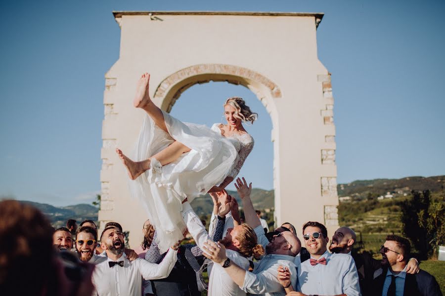 Wedding photographer Roberto Frignani (gli-imbucati). Photo of 30 September 2022