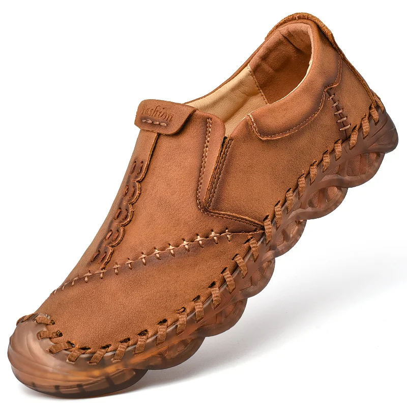 Chaussures en cuir respirantes décontractées faites à la main pour hommes. Confort et style artisanal pour un look quotidien élégant et aéré.