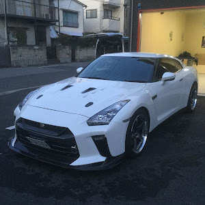 NISSAN GT-R