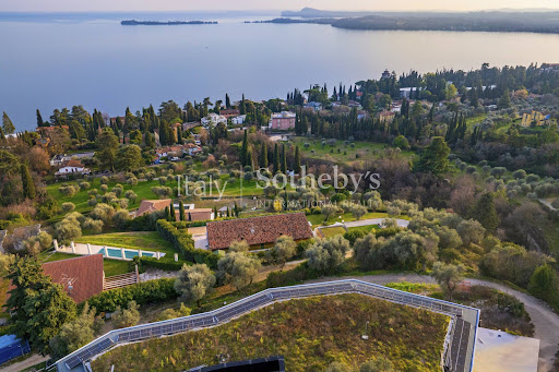 Villa with pool and terrace 2