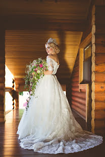 Wedding photographer Oksana Shuvalova (oksanashuvalova). Photo of 12 June 2017