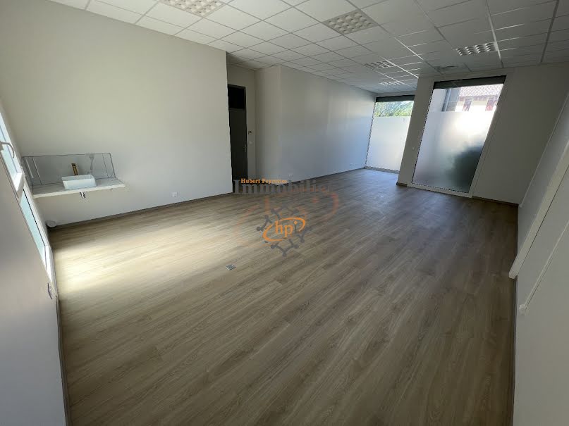 Location  locaux professionnels 5 pièces 48 m² à Saint-Affrique (12400), 390 €