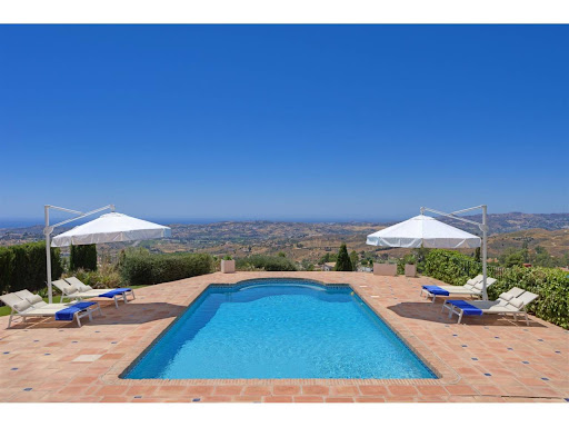House with pool 5
