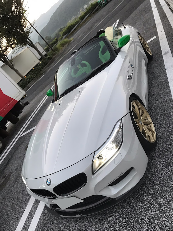 BMW Z4 35isのMETALLICAさんが投稿したカスタム事例の投稿画像4枚目