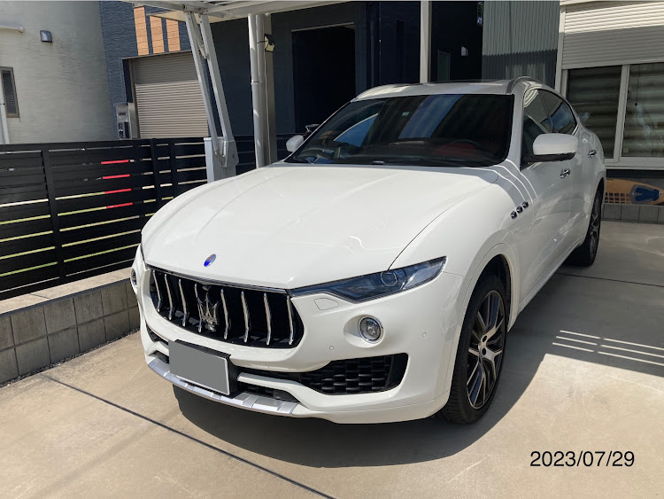 レヴァンテのマセラティレヴァンテ・左ハンドル車に関するカスタム事例の投稿画像1枚目