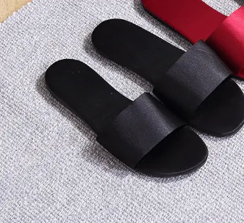 Chinelos de verão para casa, celebridade da internet. Conforto e estilo para seus pés no verão. Perfeitos para relaxar em casa.
