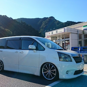 ノア ZRR70W
