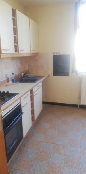 Location  appartement 3 pièces 67.1 m² à Avignon (84000), 680 €