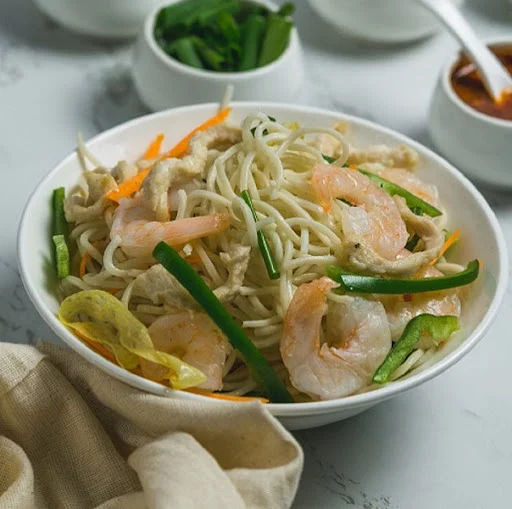 Wok Tossed Hakka Noodles