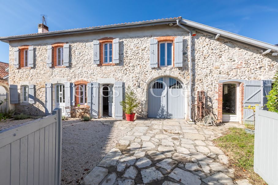 Vente maison 8 pièces 328 m² à Saint-Etienne-d'Orthe (40300), 799 000 €