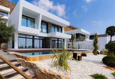 Villa with pool 10