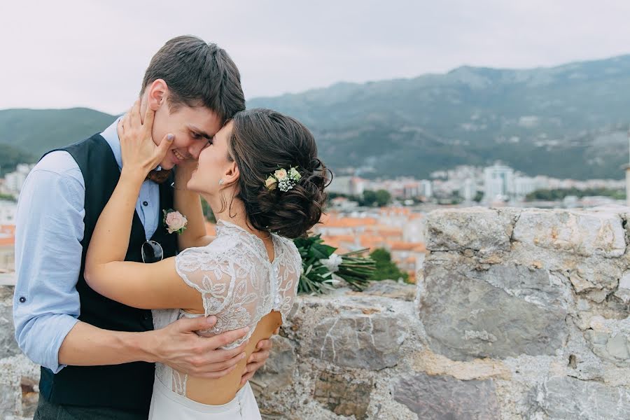 Fotografo di matrimoni Elvira Dubinina (astor). Foto del 8 aprile 2017