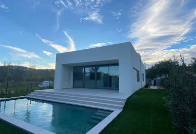 House with pool and terrace 4