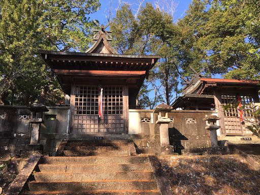 三里神社本殿