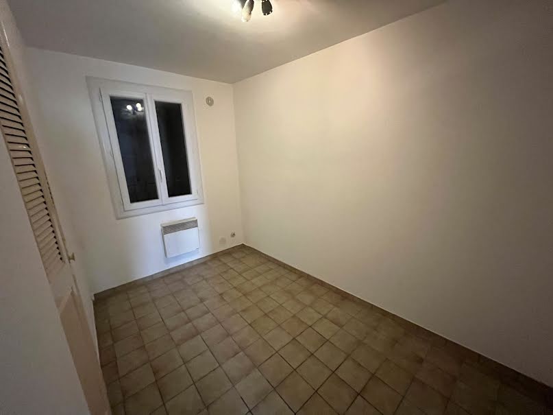 Location  appartement 1 pièce 25.5 m² à Carpentras (84200), 350 €