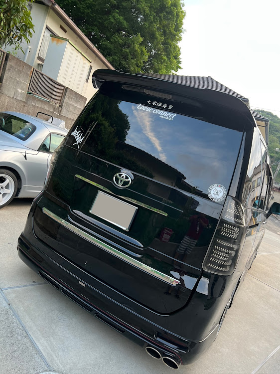ヴォクシーの七零保存會・Loose connect・70straight line・雨が降ったり止んだり・車洗いたい…に関するカスタム事例の投稿画像2枚目