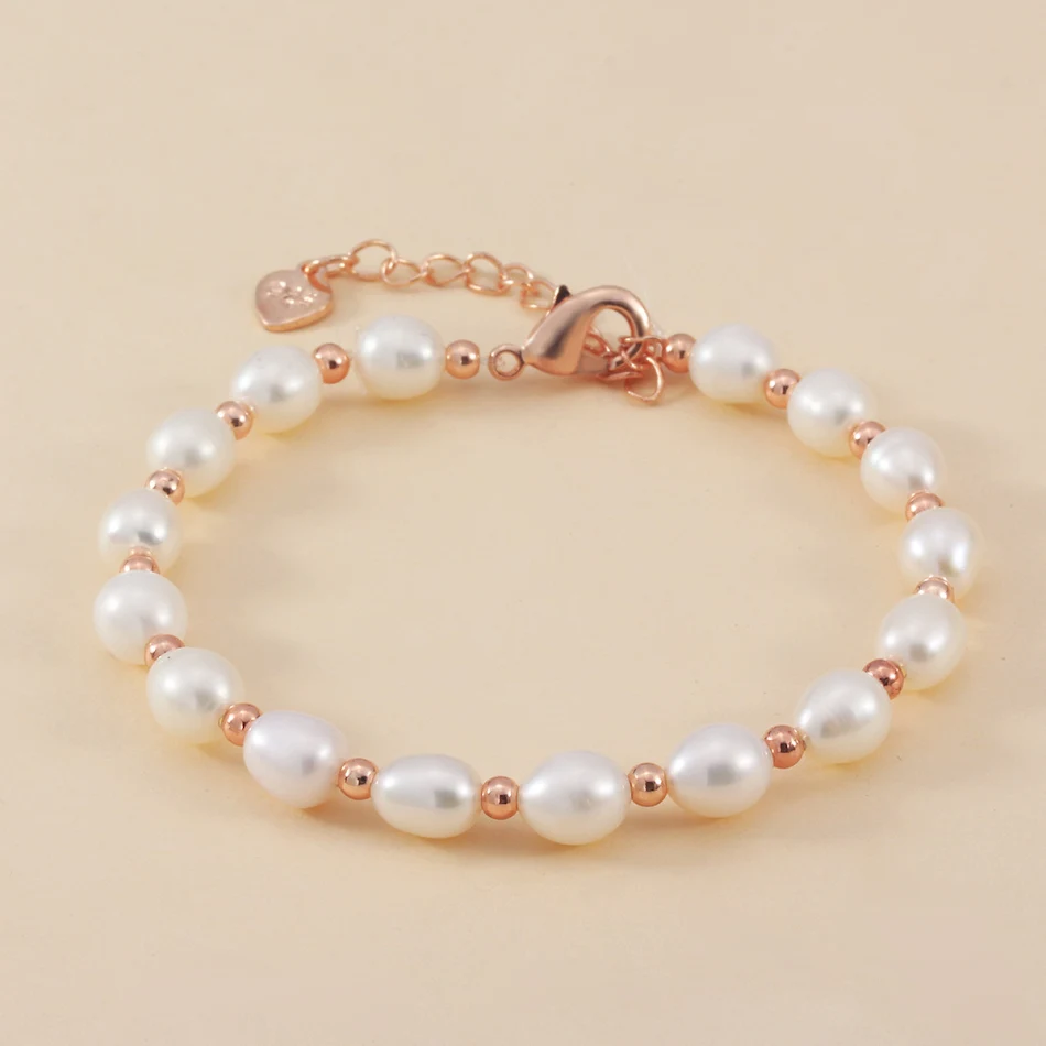 Damesarmband met kleine zoetwaterparels, retro stijl. Een charmante armband voor een elegante en tijdloze uitstraling.