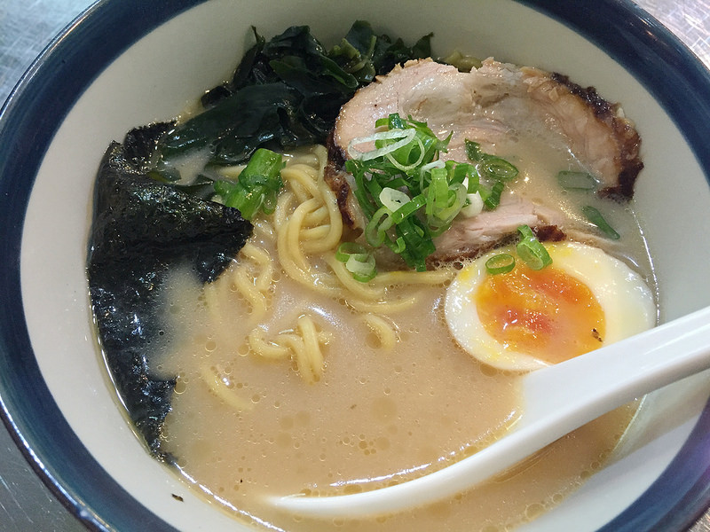 路邊攤的美味拉麵"九湯屋"（東門店）