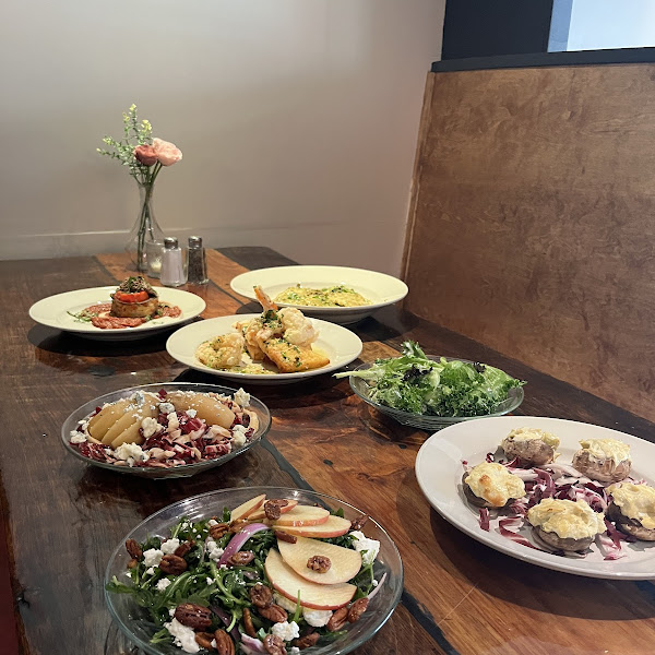 Several gluten free options on this table, the only one that is not is the mushroom ravioli in the back right. Currently QCB does not have gluten free pasta or a way to cook it without cross contamination.