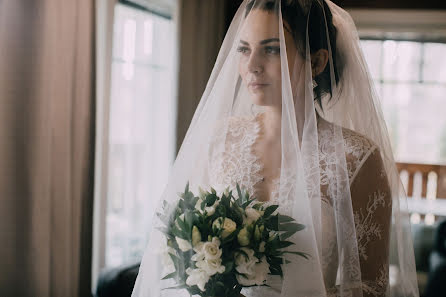 Fotógrafo de casamento Inga Kagarlyk (ingalisova). Foto de 23 de janeiro 2020