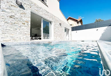 Maison avec piscine et terrasse 12