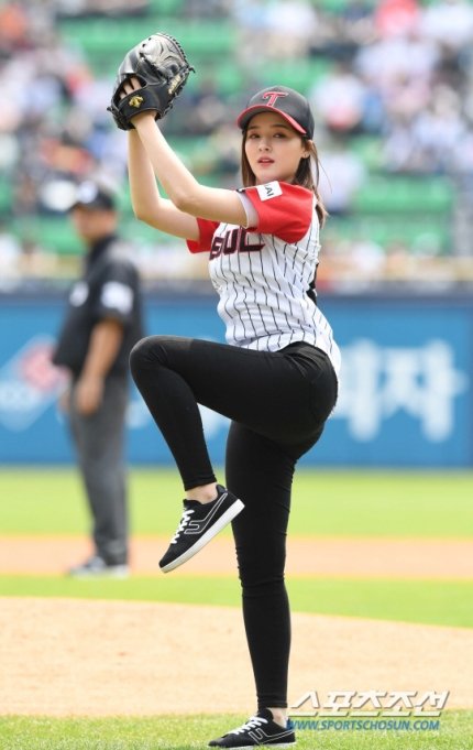 15 K Pop Idols Who Managed To Look Like Models Even In A Baseball Uniform Koreaboo