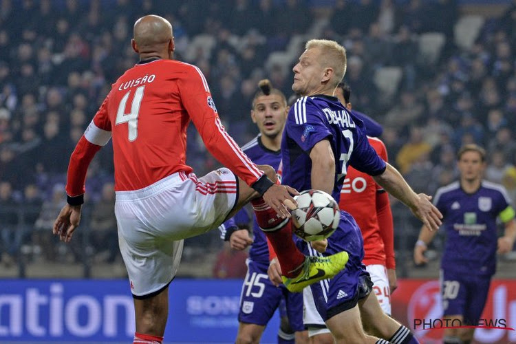 Deschacht wast handen in onschuld, Anderlecht blijft achter "Clubicoon" staan, maar deze straffen staan hem te wachten