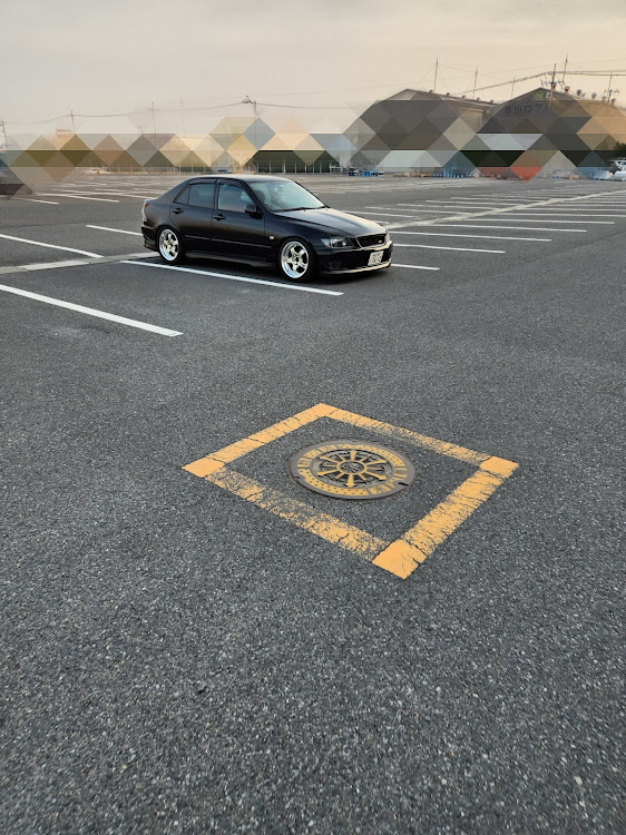アルテッツァの車とは関係ない投稿申し訳ございません・揉み揉み😍に関するカスタム事例の投稿画像1枚目
