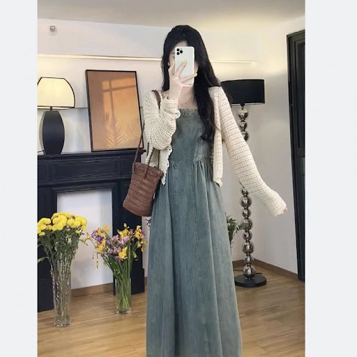 Title 3, French Retro Denim Sling Dress offers a casual ...