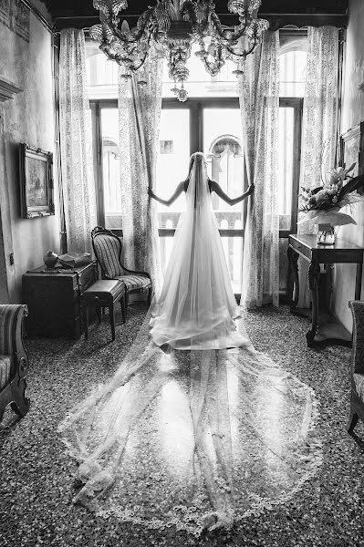 Fotografo di matrimoni Luciano Vinera (fotovineralucian). Foto del 30 marzo 2019