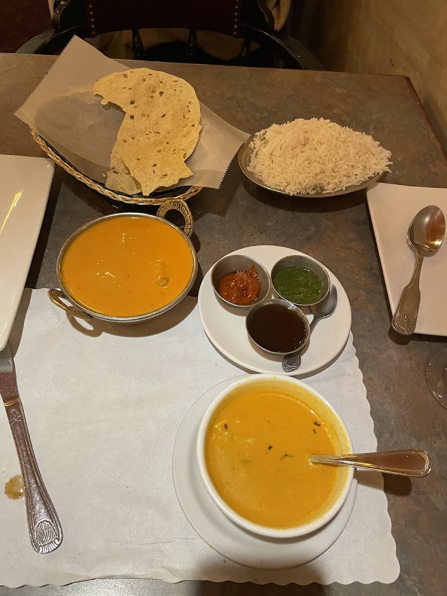 Veggie soup, molai kofta, & popadam