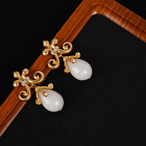 Title 3, Vintage Niche Retro Affordable Luxury White Gla...