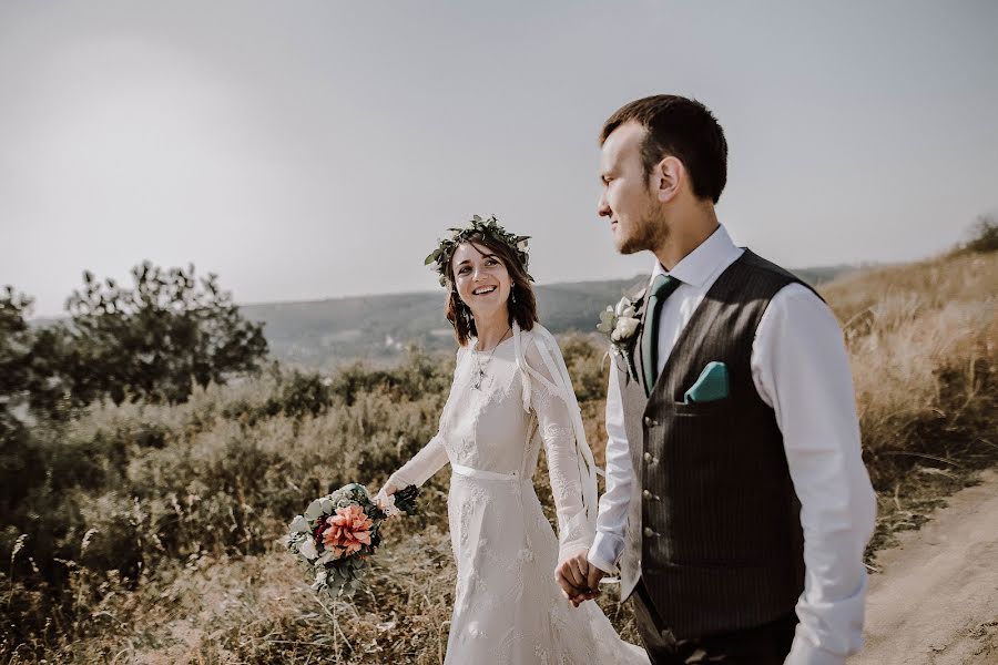 Fotógrafo de casamento Karina Ostapenko (karinaostapenko). Foto de 4 de outubro 2017