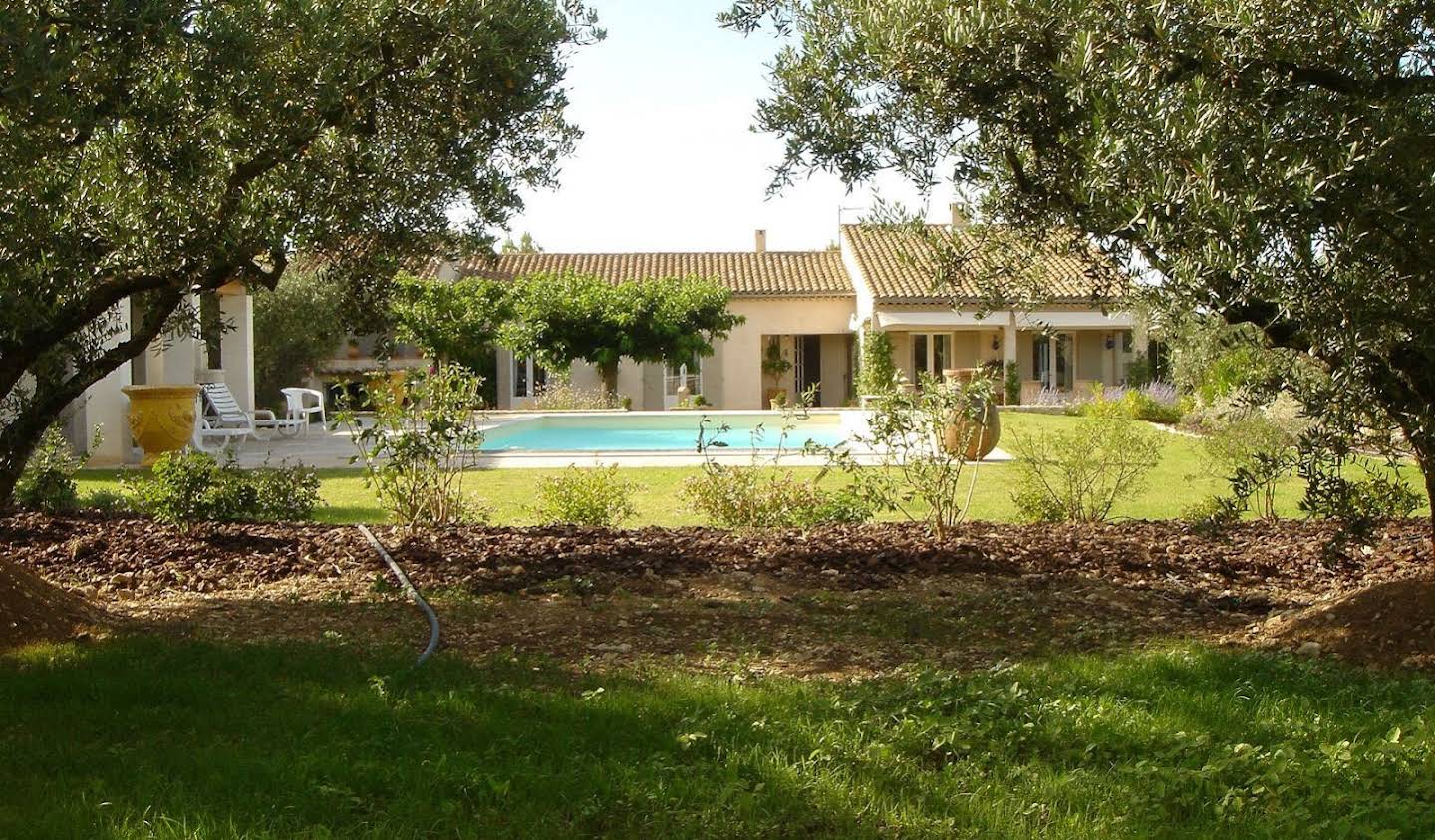 Maison avec piscine et terrasse Eygalières