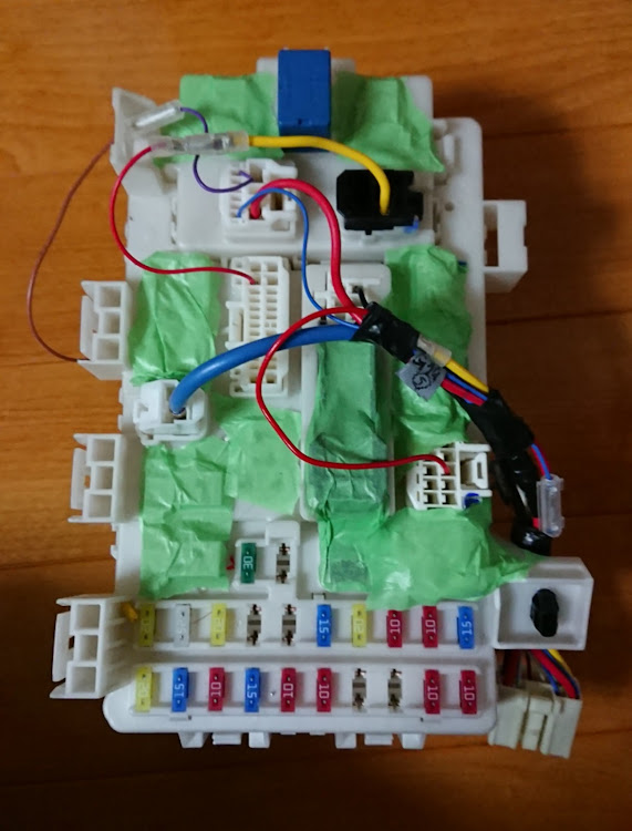 アルトのDIY・電装系・オートライト後付けに関するカスタム事例の投稿画像6枚目