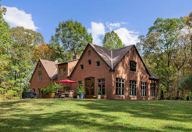 House with garden 8