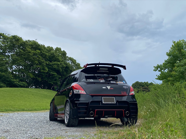 スイフトスポーツのコスパいいパーツ・閃光になりたいカピ・Team 03'z・一筋の光へ・理性なんて置いてこいに関するカスタム事例の投稿画像3枚目