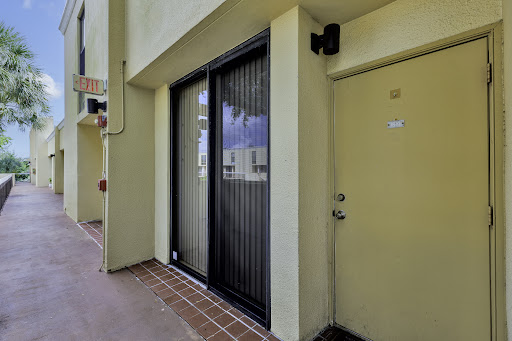 Apartment with pool 2