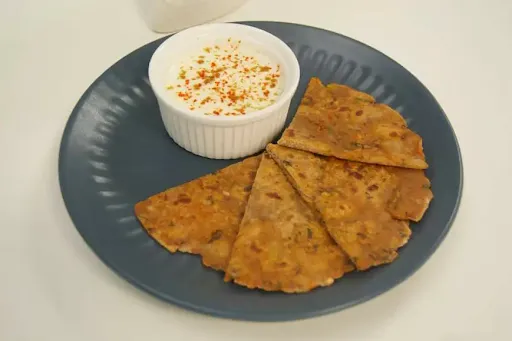 Pyaz Paratha [Serves 1]