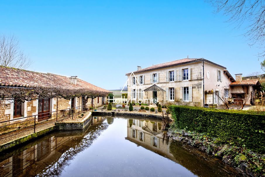 Vente maison 19 pièces 790 m² à Saint-Maigrin (17520), 1 250 000 €