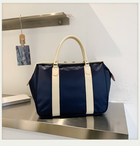 Title 19, Retro Short Travel Bag Womens Size Light Stora...