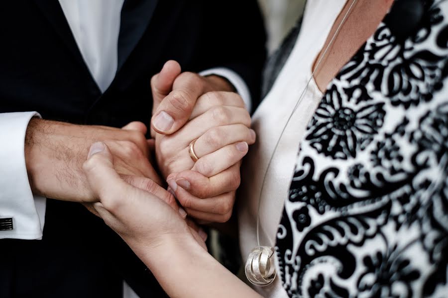 Fotografo di matrimoni Julia Dürrling (momentverliebt). Foto del 30 luglio 2020