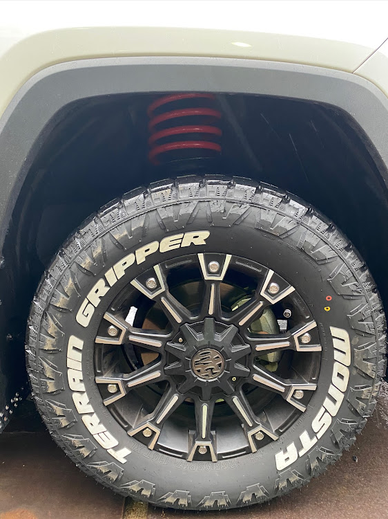 RAV4のタナベUP210・リフトアップ・バーライト配線・コンソールスイッチ・オートブレーキホールドキットに関するカスタム事例の投稿画像7枚目
