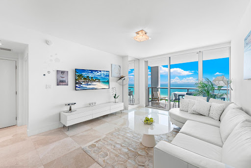 Apartment with pool 2