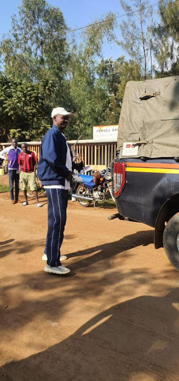 Police officers who were allegedly at the scene of incident where KRA officers were assaulted in Mamboleo, Kisumu East subcounty on Monday. image: STAR REPORTER