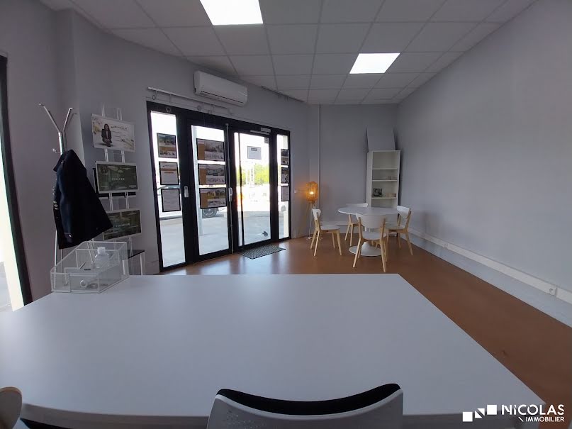 Location  locaux professionnels  28 m² à Saint-Caprais-de-Bordeaux (33880), 550 €