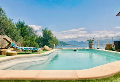 Villa avec piscine en bord de mer 2