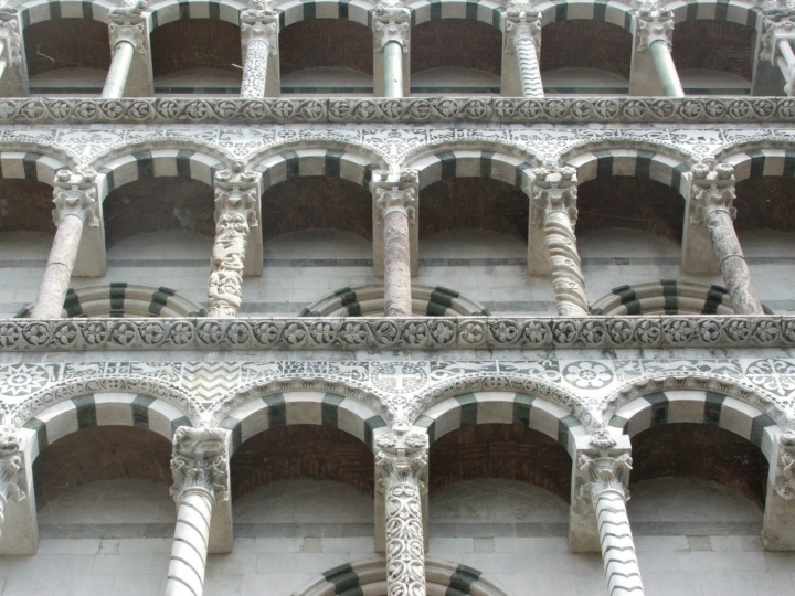 Particolare del duomo di Lucca di Pierluigi