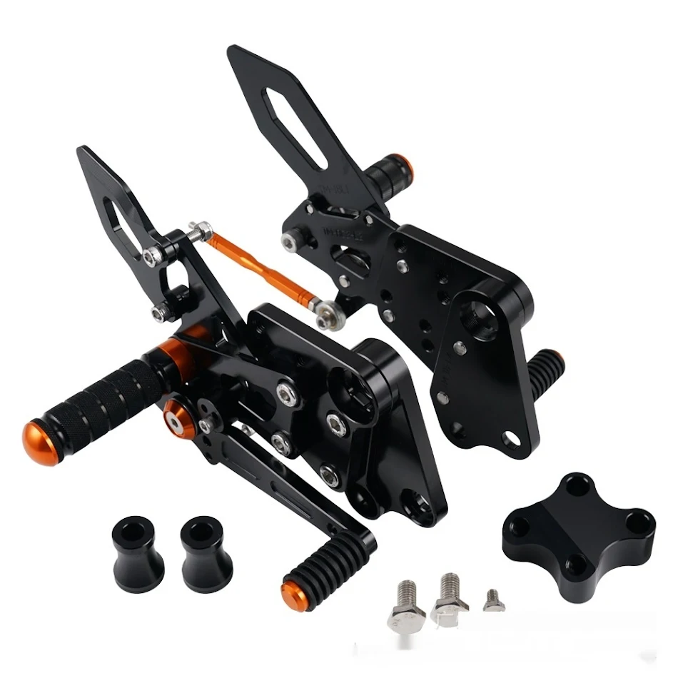 Nosač pedale za KTM DUKE 125/200/250/390. Poboljšava stabilnost i kontrolu, optimizujući položaj stopala za udobniju vožnju.